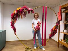 Floristmeisterin Natalja Fink freut sich auf die Eröffnung von „Blumenliebe Fink“ am Samstag, 29. August.